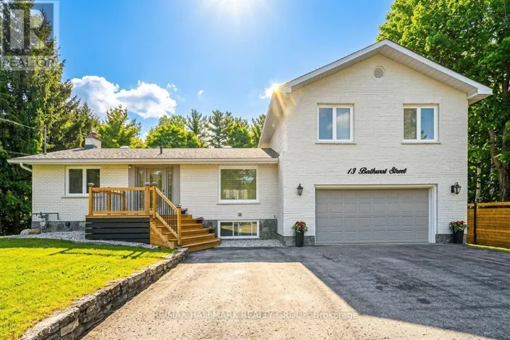 13 BATHURST STREET, Ottawa, Ontario K2W1A7