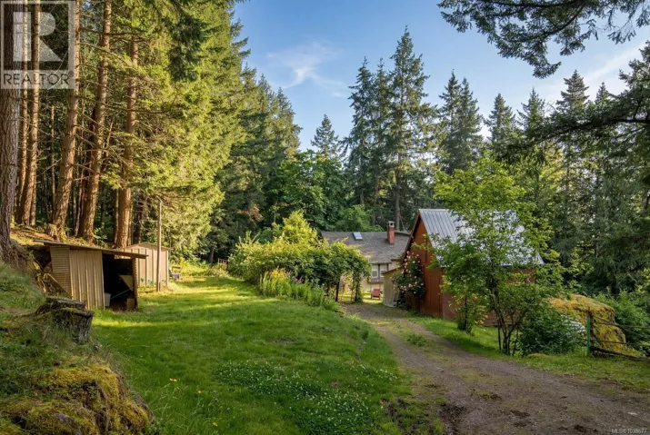 1183 Hillgrove Rd, North Saanich, British Columbia V8L5R8