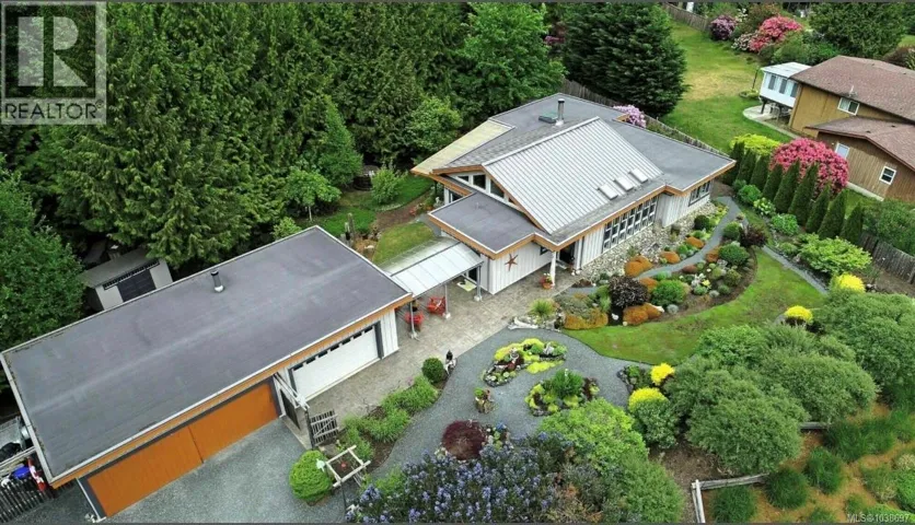 3881 Charlton Dr, Qualicum Beach, British Columbia V9K1Z3