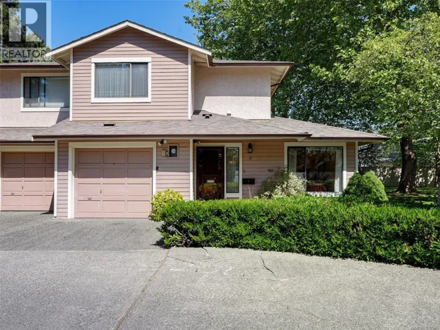 2 1309 McKenzie Ave, Saanich, British Columbia V8P2M1