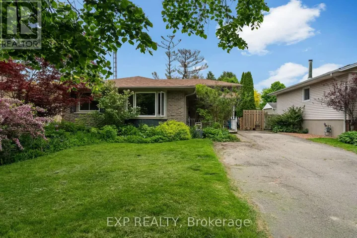 11 ABRAHAM DRIVE, St. Catharines (Lakeshore), Ontario L2M6K7