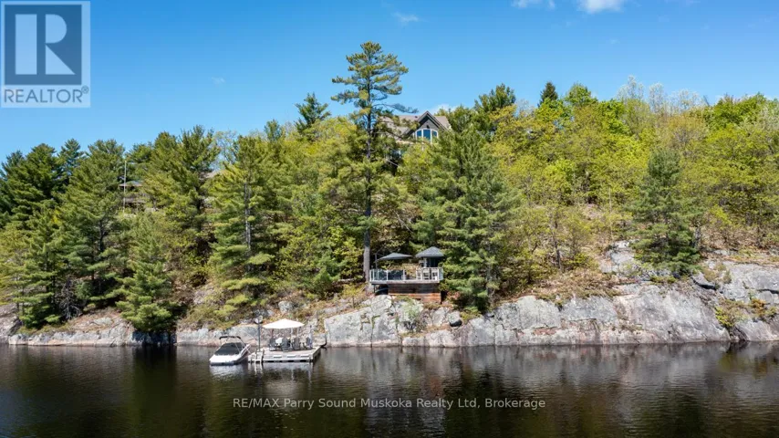 180 ft Whitestone Lake Gem!