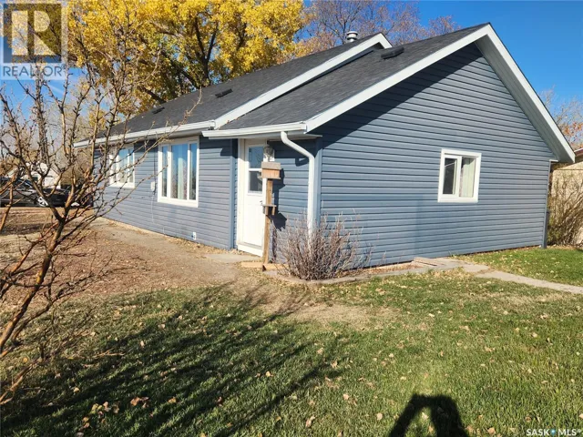 101 Centre STREET, Frontier, Saskatchewan S0N0W0