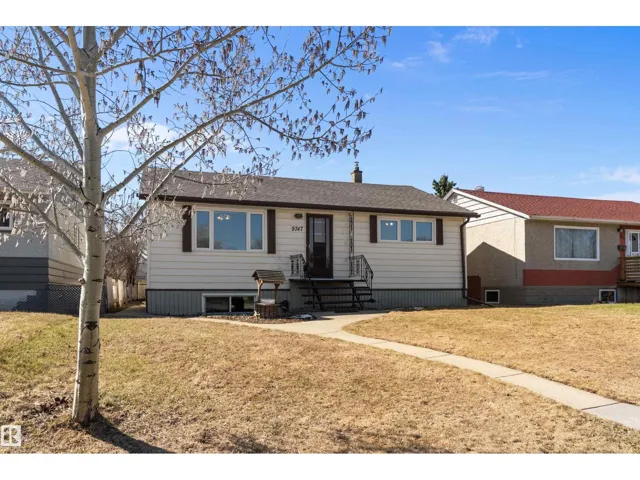 9747 66 AV NW, Edmonton, Alberta T6E0M4