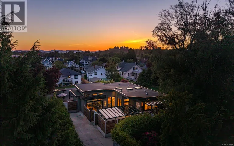 330 Irving Rd, Victoria, British Columbia V8S4A2