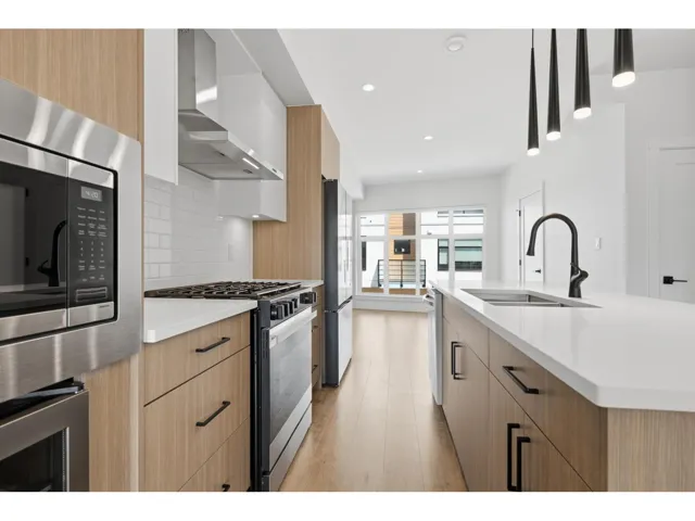 21 177 175A STREET, Surrey, British Columbia V3Z1L1
