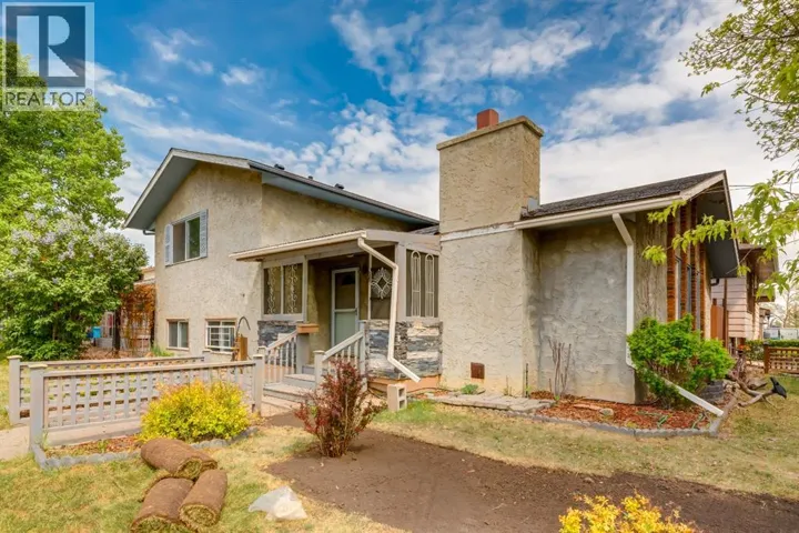 3 Berwick Close NW, Calgary, Alberta T3K1C3