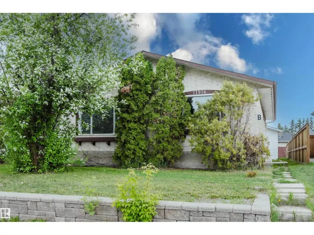 11916 152A AV NW, Edmonton, Alberta T5X1E6