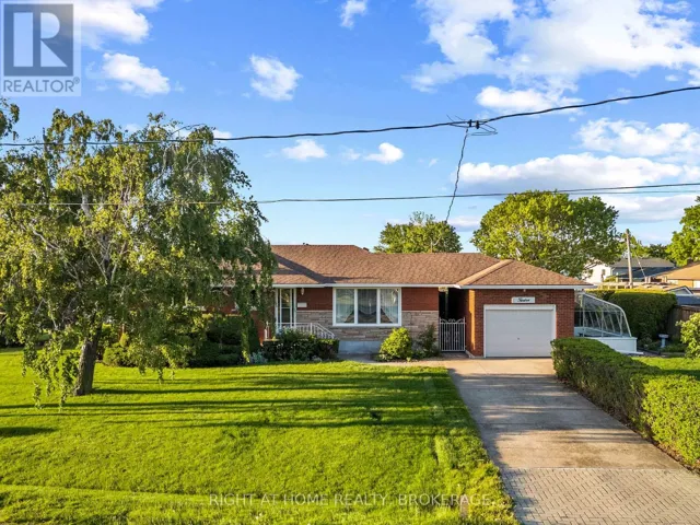 12 LORNE AVENUE, Grimsby (Grimsby Beach), Ontario L3M2H5