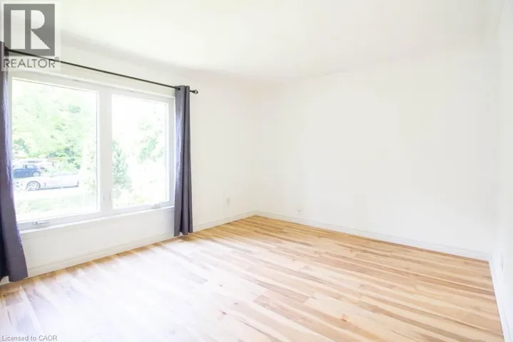 30 EASTVALE Place, Hamilton, Ontario L8H1P1