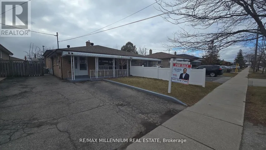 120 DUNCANWOODS DRIVE, Toronto (Humber Summit), Ontario M9L2E1