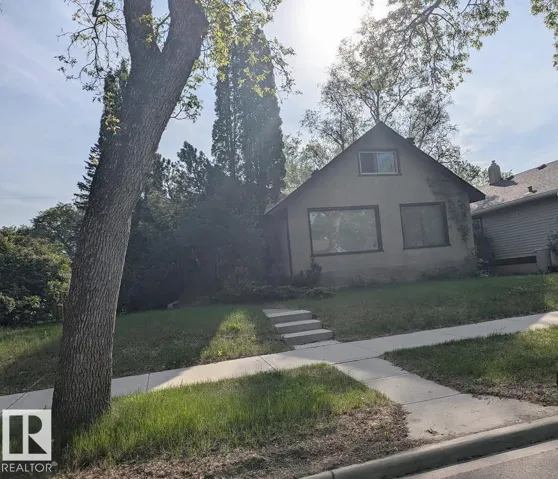 11317 67 ST NW, Edmonton, Alberta T5B1L2