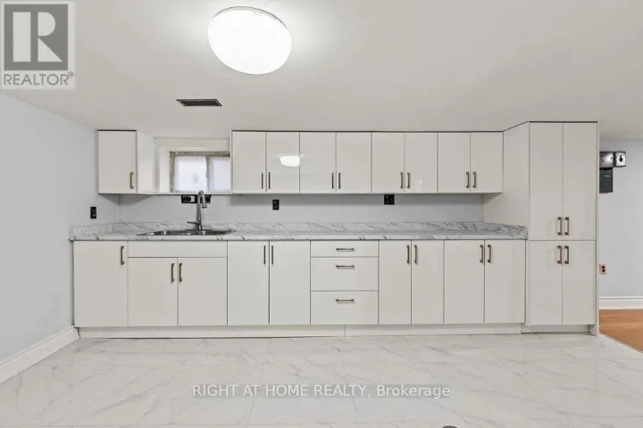 LOWER - 30 WEBBER AVENUE, Hamilton (Stinson), Ontario L8N1W3