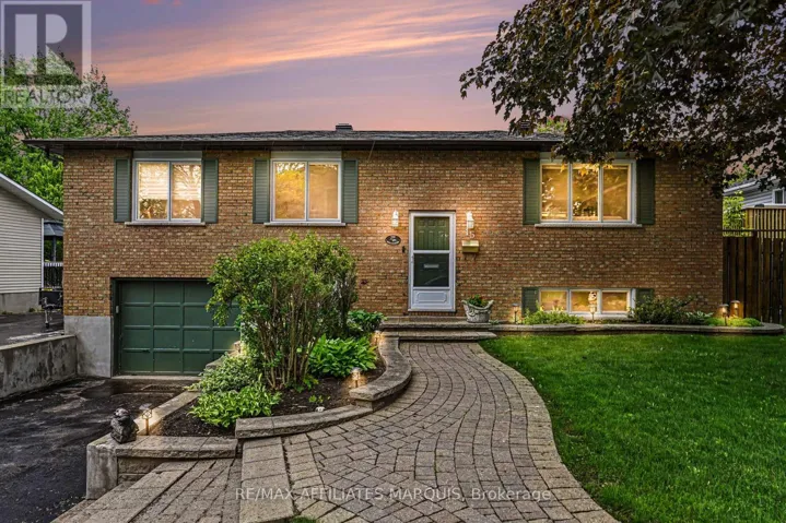 15 PEARL STREET, Smiths Falls, Ontario K7A5G2