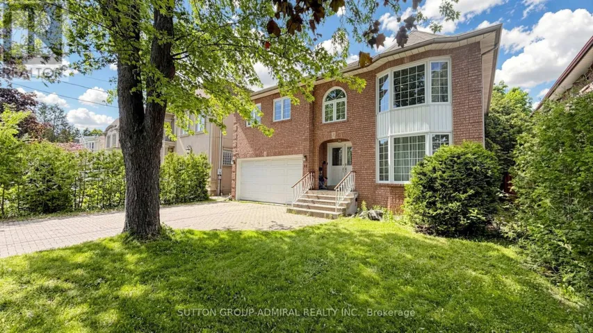 32 NORTHWOOD DRIVE, Toronto (Newtonbrook East), Ontario M2M2J8