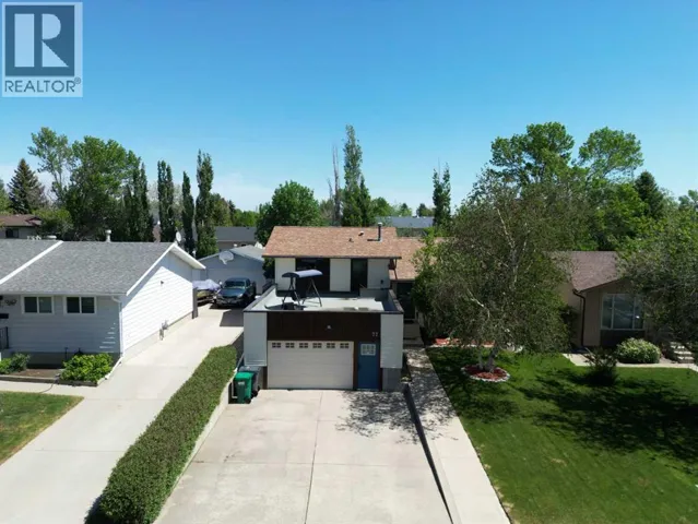 77 Iroquois Crescent W, Lethbridge, Alberta T1K5J3