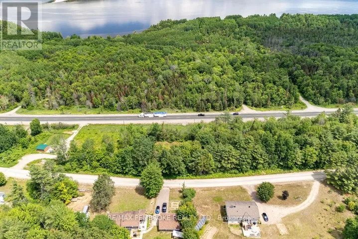 88 LANCE ROAD, Laurentian Hills, Ontario K0J1P0