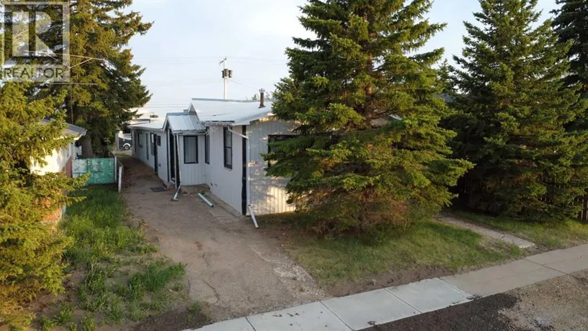 305 2 Avenue E, Hanna, Alberta T0J1P0