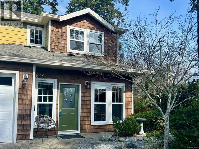 12 4530 Pipeline Rd, Saanich, British Columbia V8Z7Y6