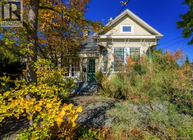 1736 Haultain St, Victoria, British Columbia V8R2L2