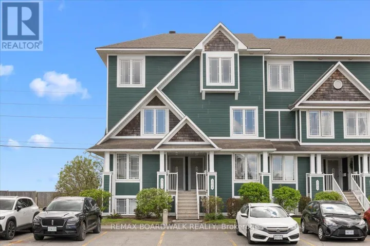 366 CROWNRIDGE DRIVE, Ottawa, Ontario K2M3A4