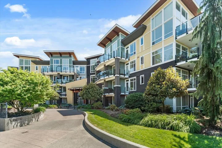 301 45389 CHEHALIS DRIVE, Garrison Crossing, Chilliwack, British Columbia V2R0T9