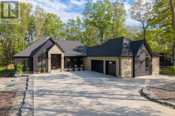 10111 PINERY BLUFFS ROAD, Lambton Shores, Ontario N0M1T0