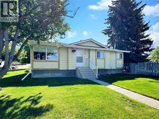 2501 3rd Street S, Cranbrook, British Columbia V1C4W4