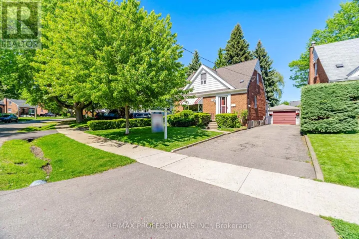 29 WESTLEIGH CRESCENT, Toronto (Alderwood), Ontario M8W3Z6