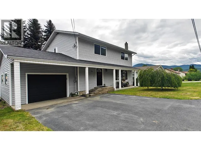 275 10th Avenue, Montrose, British Columbia V0G1P0