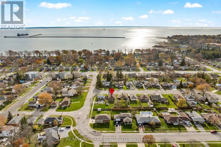 7 SOUTH CRESCENT, Port Colborne (Sugarloaf), Ontario L3K2X8