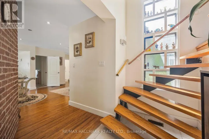 19 TALWOOD DRIVE, Toronto (Banbury-Don Mills), Ontario M3B2P4