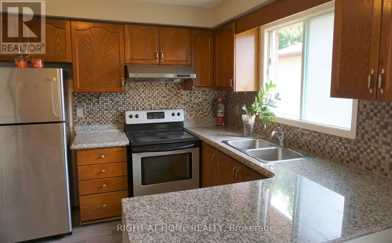 A - 7 PORRITT STREET, Barrie (Ardagh), Ontario L4N6Y5
