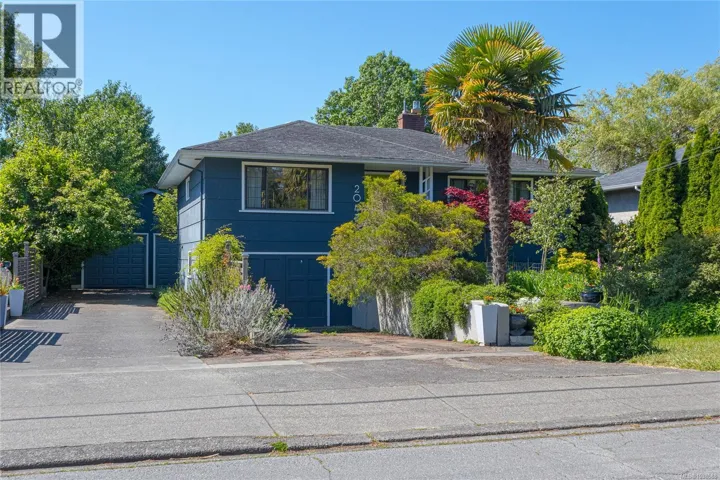 2047 Neil St, Oak Bay, British Columbia V8R3E1