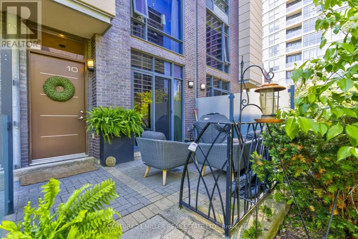 TH10 - 15 VALHALLA INN ROAD, Toronto (Islington-City Centre West), Ontario M9B0B3