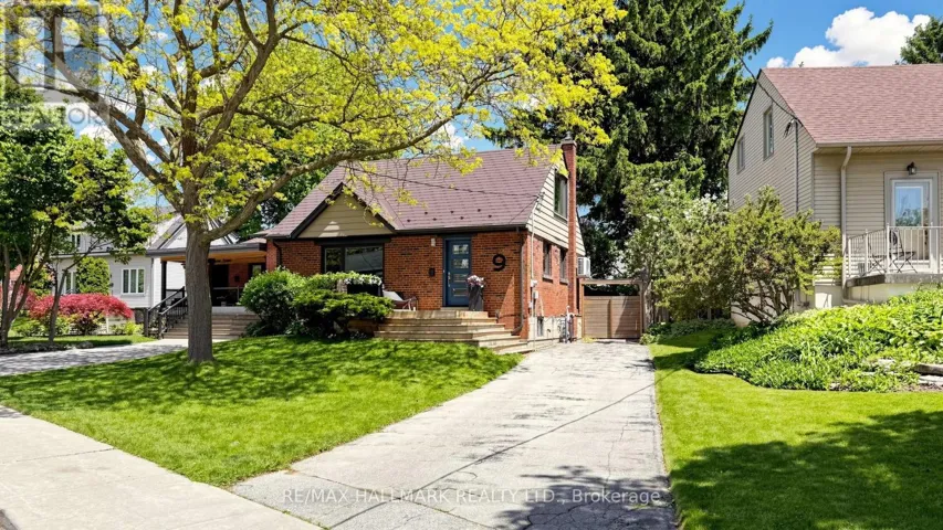 9 SQUIRES AVENUE, Toronto (O'Connor-Parkview), Ontario M4B2R2