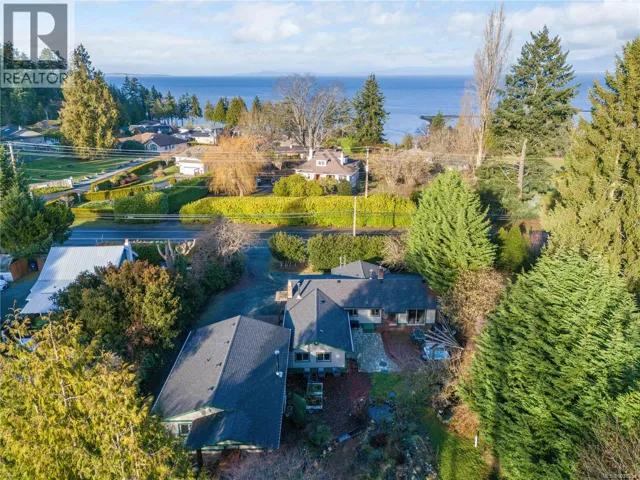 3872 Island Hwy W, Qualicum Beach, British Columbia V9K2G9