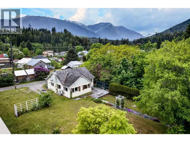 239 B Avenue, Kaslo, British Columbia V0G1M0