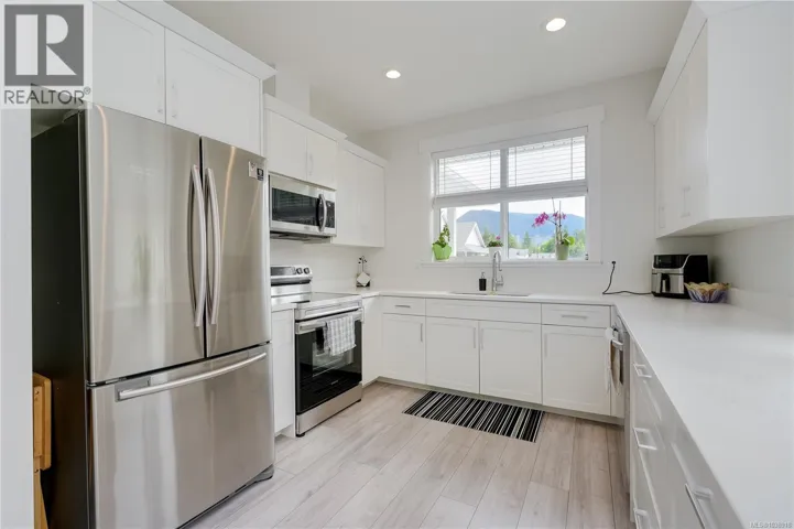 38 300 Grosskleg Way, Lake Cowichan, British Columbia V0R2G1