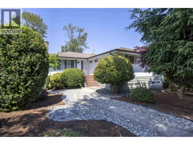 6119 SERVICE STREET, Burnaby, British Columbia V5H1V7