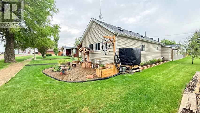 106 1 Street W, Lashburn, Saskatchewan S0M1H0