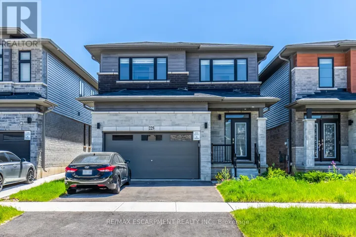 225 LONGBOAT RUN, Brantford, Ontario N3T0X1