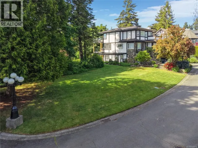 10 Governors Point Rd, View Royal, British Columbia V9B5L8