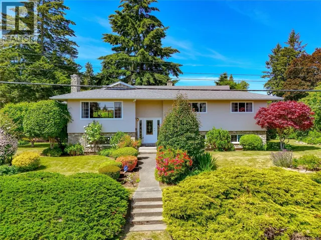 6224 Robin Way, Central Saanich, British Columbia V8Z5X8