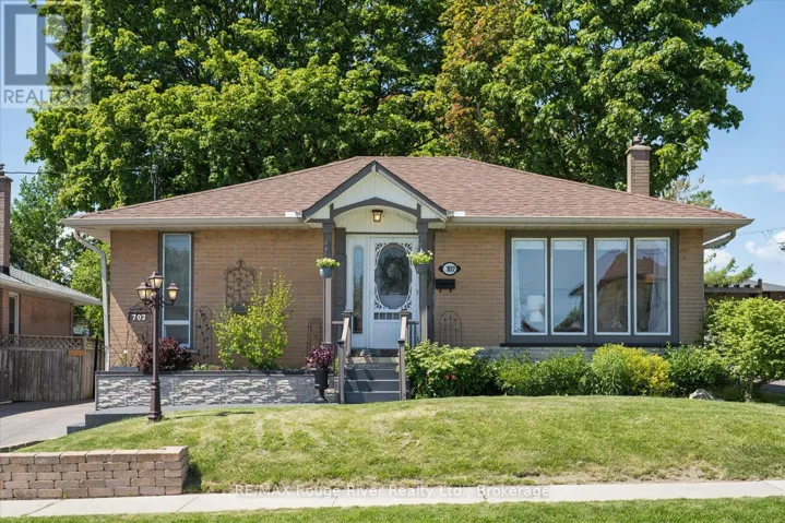 702 GILBERT STREET W, Whitby (Downtown Whitby), Ontario L1N1S2