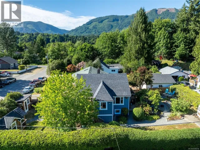37 Cowichan Ave W, Lake Cowichan, British Columbia V0R2G0