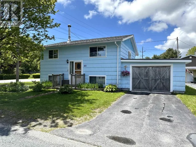 48 Zwicker Avenue, Liverpool, Nova Scotia B0T1K0