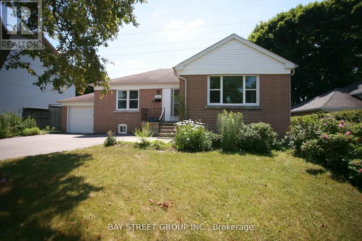 31 KENTON DRIVE, Toronto (Newtonbrook West), Ontario M2R2H6