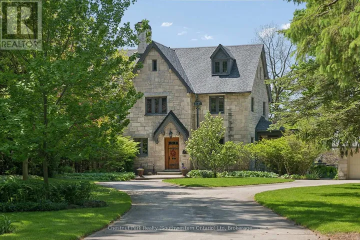 22 STUART STREET, Guelph (St. George’s), Ontario N1E4S4