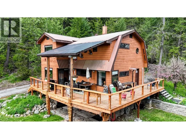 1525 Highway 3 / 95 Highway, Yahk, British Columbia V0B2P0